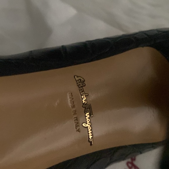 🔥🔥SALVATORE FERRAGAMO HEELS 💃🏻 LIKE NEW 💃🏻🔥🔥❤️💃🏻 - Picture 8 of 9